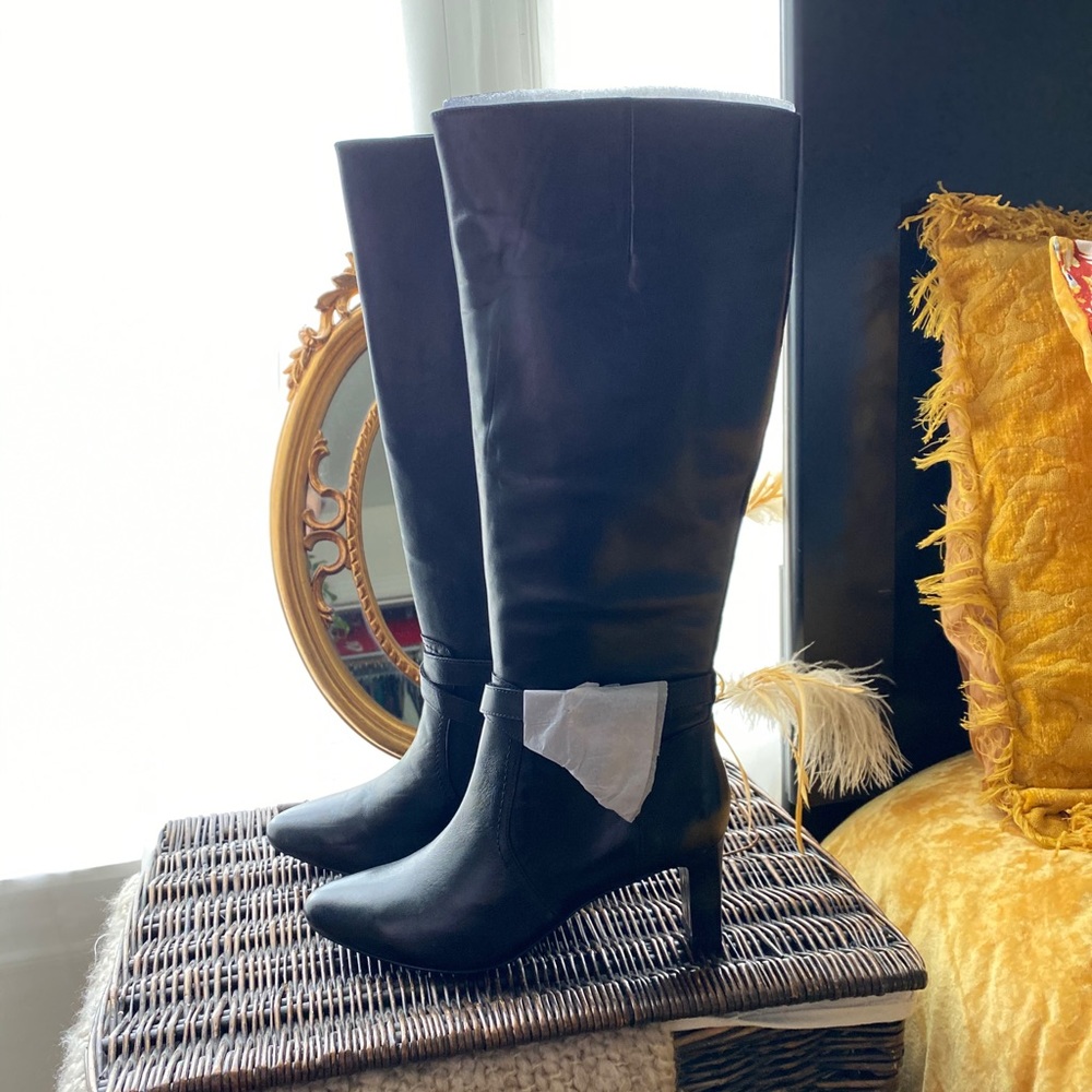Boots - Picture 4 of 4
